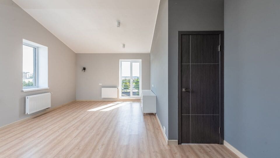Entreprise du bâtiment professionnel, nos artisans spécialisés mettent en œuvre leur savoir-faire expert pour installer avec précision différents types de parquet